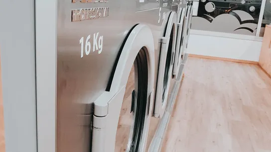 Why Bring Your Comforter and Wash & Fold to a Dry Cleaner Instead of a Laundromat