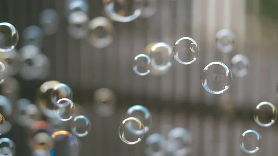 Can Dry Cleaning Remove Odors? Why Clothes Sometimes Still Smell After Cleaning